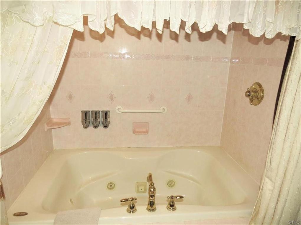 Raindrops On Roses Bed & Breakfast Herkimer Ngoại thất bức ảnh